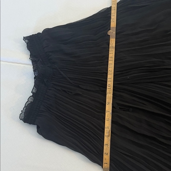 Zara Elegant Black Pleated Women's Culotte Pants. Size XS - Picture 4 of 4